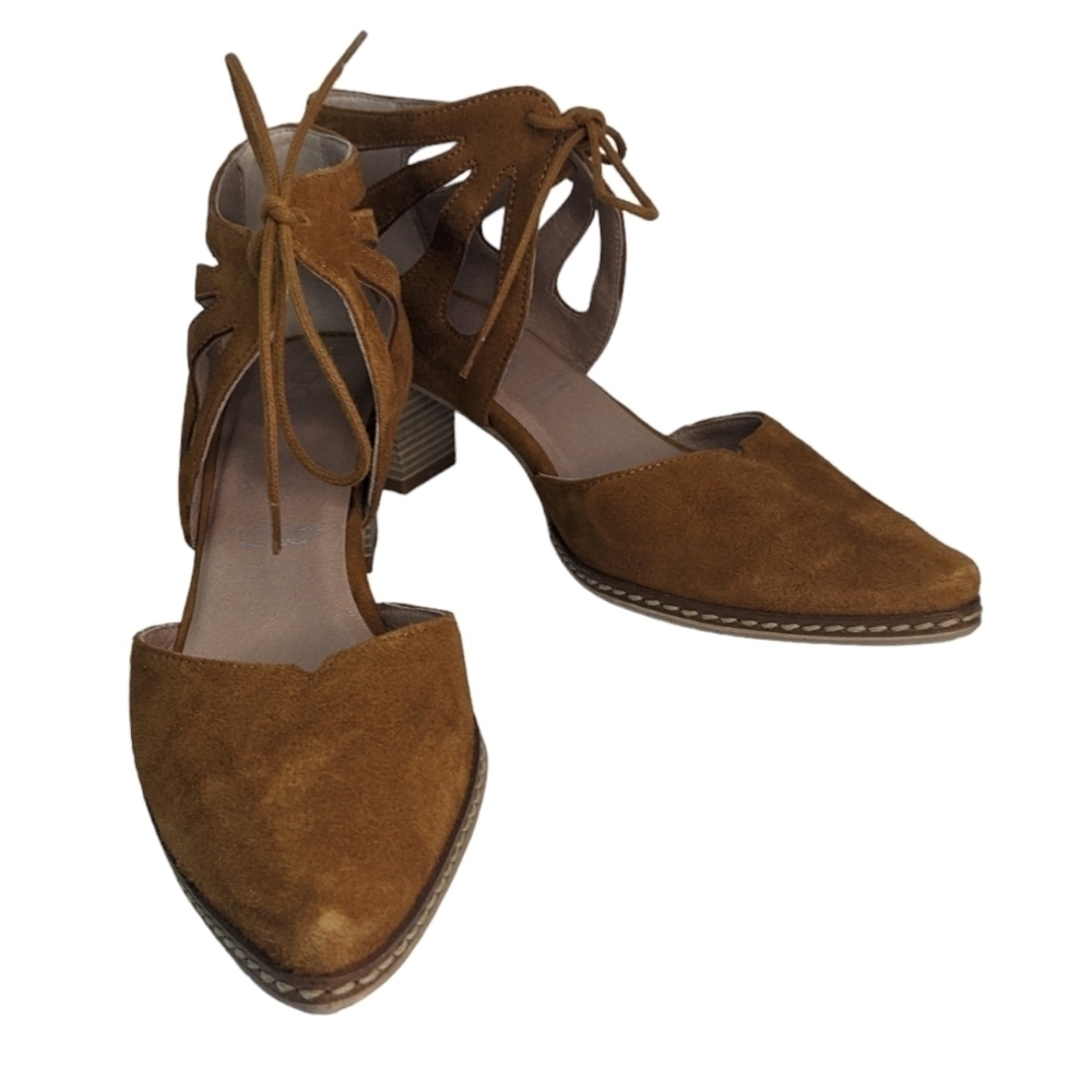 DorKing by Flochos made in Spain tie up sandals in red brown. Suede upper size 6
